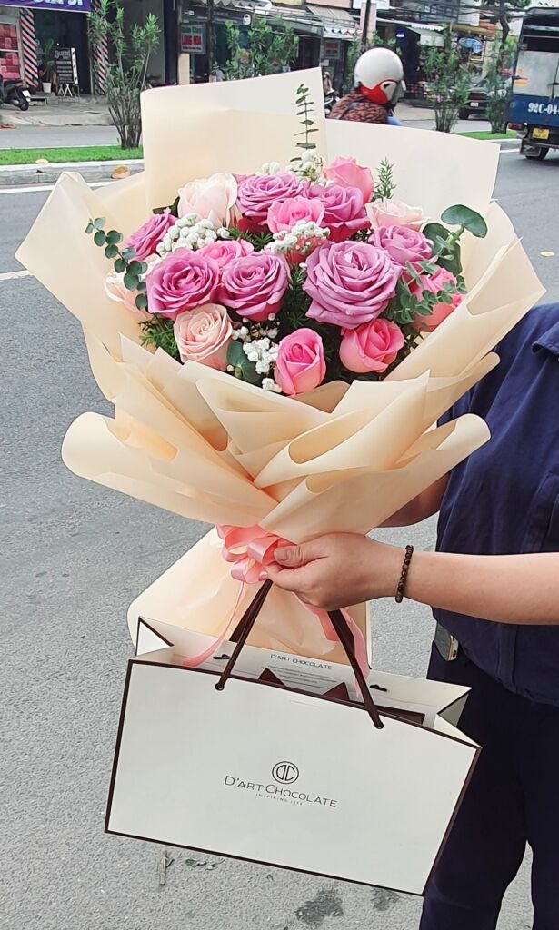 Độc quyền và Tinh tế