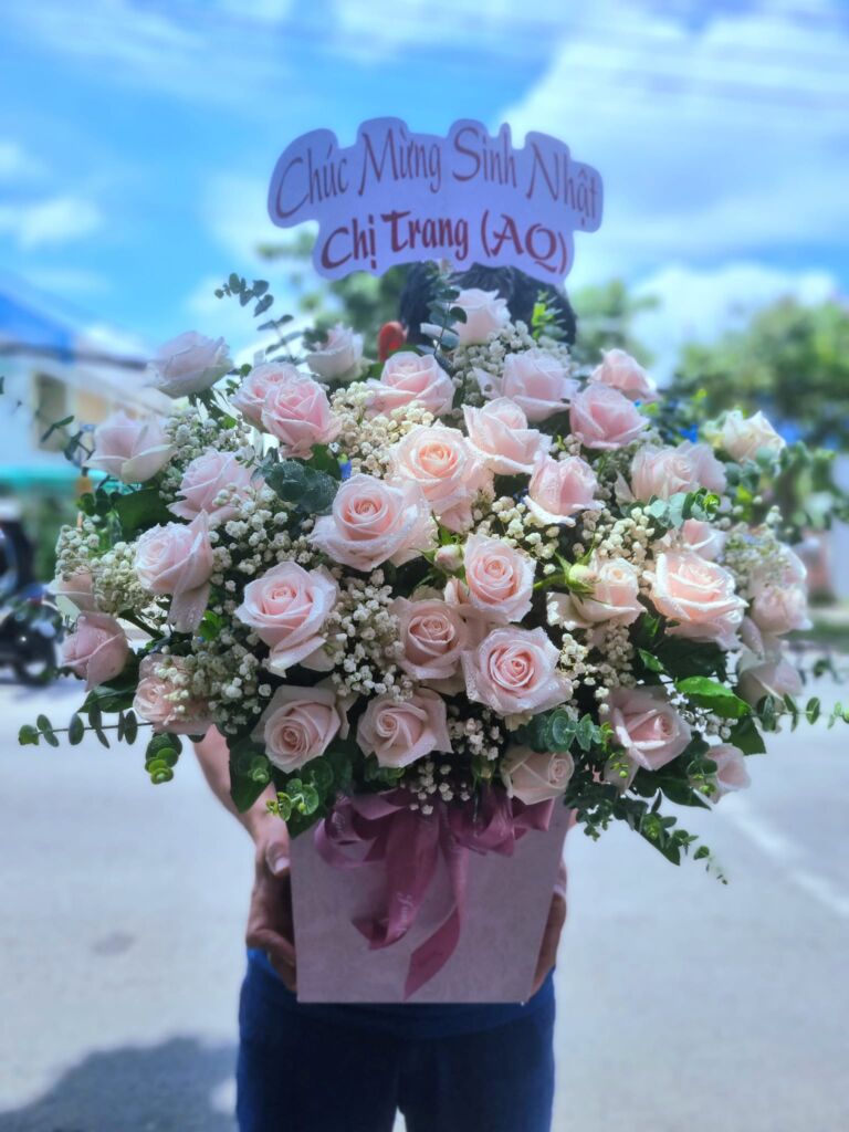 Chăm sóc khách hàng và Đội ngũ Chuyên Nghiệp